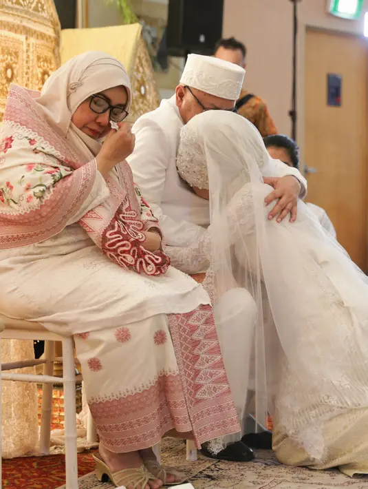 Setalah resmi menjadi suami istri, bulan madu juga telah disiapkan oleh pasangan pengantin baru ini. Ben dan Ines akan berbulan madu ke Australia. Menghabiskan waktunya dan menonton konser Coldplay. (Adrian Putra/Bintang.com)