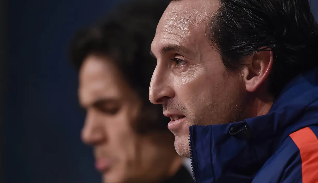 Pelatih PSG, Unai Emery, menjawab pertanyaan wartawan saat jumpa pers di Stadion Allianz Arena, Munchen, Senin (4/12/2017). PSG akan menghadapi Bayern Munchen pada laga terakhir grup B. (AFP/Guenter Schiffmann)