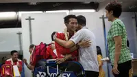 Pebulutangkis Indonesia, Ihsan Maulana, usai bertanding pada Piala Thomas tiba di Bandara Soekarno-Hatta, Tangerang, Banten, Senin (23/5/2016). (Bola.com/Vitalis Yogii Trisna)
