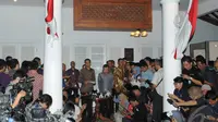 Masukan tersebut menurut Jokowi bisa disampaikan melalui media sosial atau surat resmi ke Tim Transisi, Jakarta, Senin (15/9/2014) (Liputan6.com/Herman Zakharia)