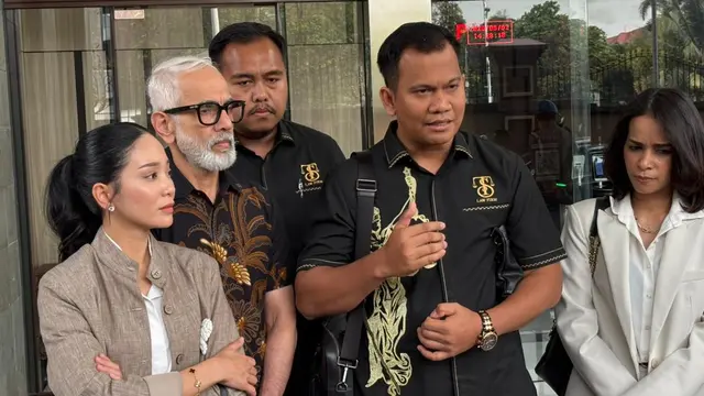 Bunga Zainal Dampingi Suami Sambangi Mabes Polri, Tagih Kelanjutan Kasus Dugaan Penipuan