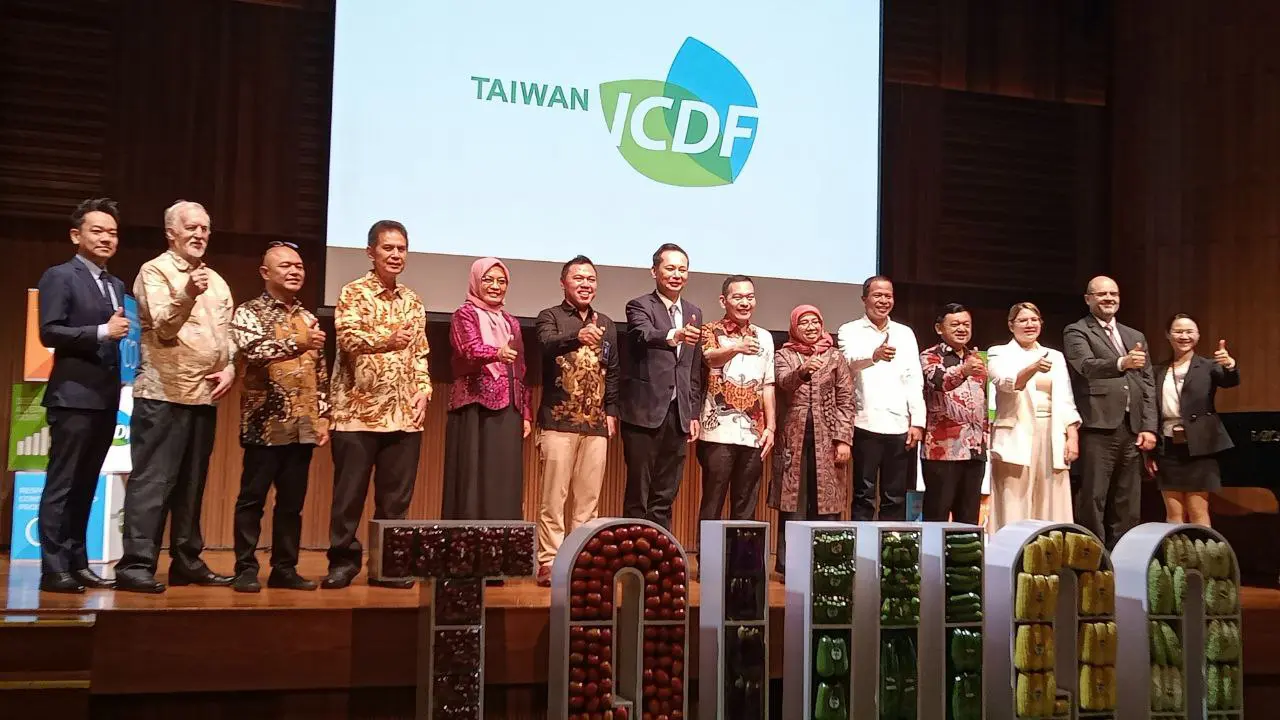 Foto bersama dalam acara Showcase of Taiwan Technical Mission achievements in the Republic of Indonesia