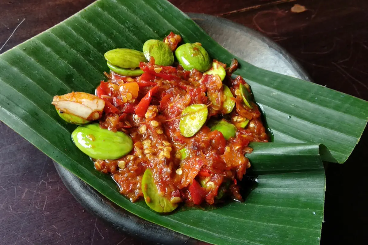 ikan goreng sambal pete