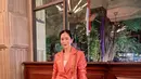 Gaya OOTD Bunga Zainal dengan blazer satu ini juga bisa dijadikan sebagai inspirasi. Dirinya pun memilih menggunakan celana denim serta shoulder bag untuk tampilan kasual namun menawan. (Liputan6.com/IG/@bungazainal05)