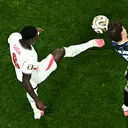 Hujan Tekel dan Nol Gol di Babak Pertama Inggris vs Argentina