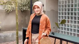 Wanita 22 tahun ini sudah pernah berperan di berbagai sinetron lainnya, seperti Ganteng Ganteng Serigala bersama Aliando. (Liputan6.com/IG/silviaanggraini29)