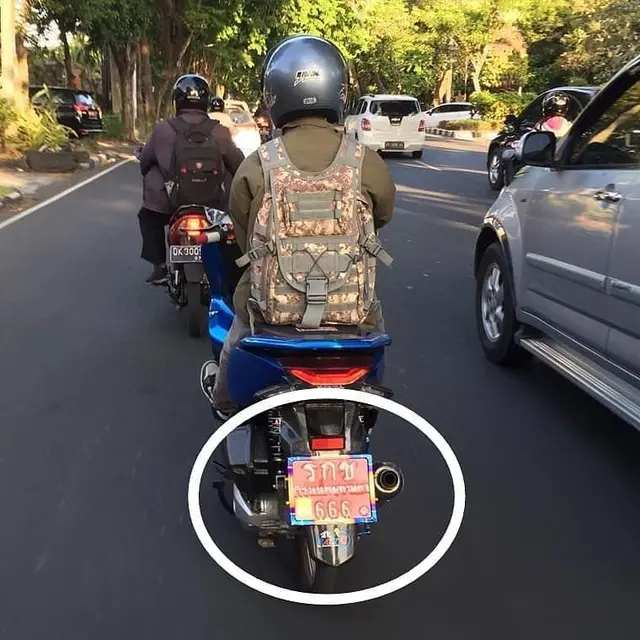 1. Ada yang tahu ini pelat nomor dengan huruf aksen apa?
