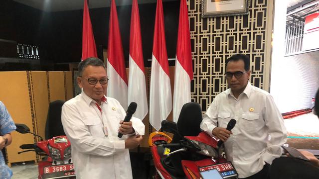 Menteri Perhubungan (Menhub) Budi Karya Sumadi pada evaluasi pelaksanaan program konversi motor listrik, di Kementerian ESDM, Jakarta, Senin (19/9/2022).
