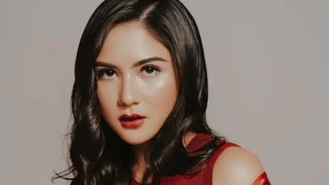 Jessica Mila pakai lipstik merah (Instagram/jscmila)