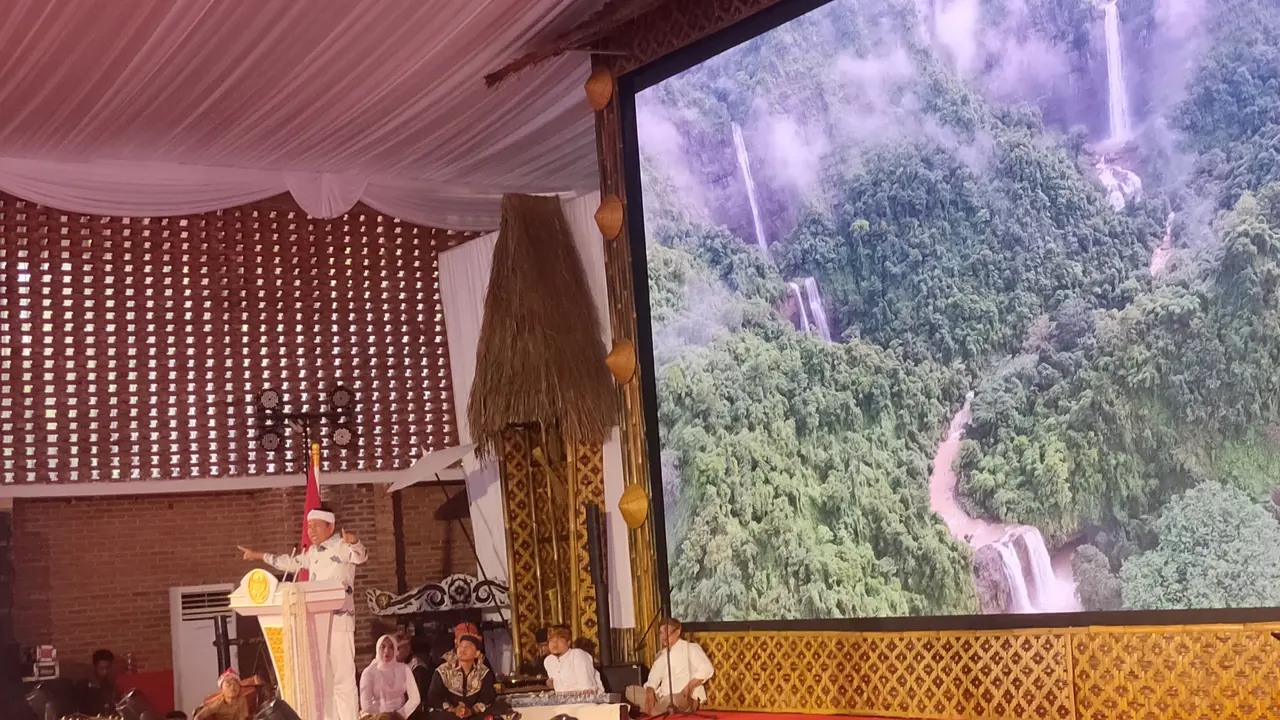 Gubernur Dedi Mulyadi Sebut Wali Kota Cirebon Tidak Berani Tertibkan PKL di Bantaran Sungai