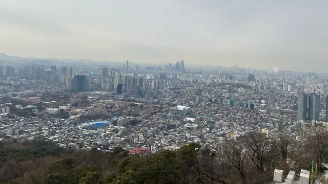 Salah satu lokasi wisata di Seoul, Korea Selatan, Namsan Tower.