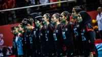Meski kalah dari Argentina pada laga terakhir Grup A, timnas voli putri Indonesia U-21&nbsp;tetap lolos ke babak 16 besar Kejuaraan Dunia Voli Putri U-21 2025 karena Vietnam terkena diskualifikasi&nbsp;akibat menggunakan pemain tidak sah. (foto: Volley Ball World)