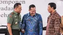 (ki-ka) Panglima TNI Gatot Nurmantyo, Kepala Badan Narkotika Nasional (BNN), Komjen Pol Budi Waseso, Menko Polhukam Wiranto  berbincang dalam puncak peringatan HANI, Jakarta, Kamis (13/7). (Liputan6.com/Faizal Fanani)