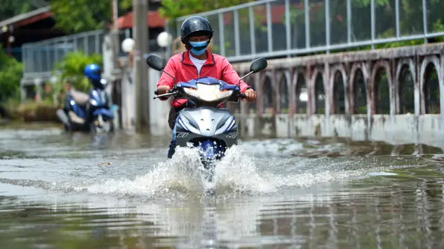 Curah Hujan Tinggi, Jalanan Bangkok Banjir