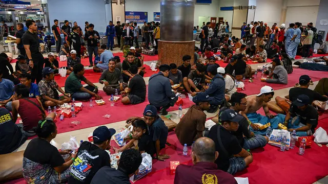 Ratusan Penumpang KM Mutiara Sentosa II Tiba di Tanjung Perak
