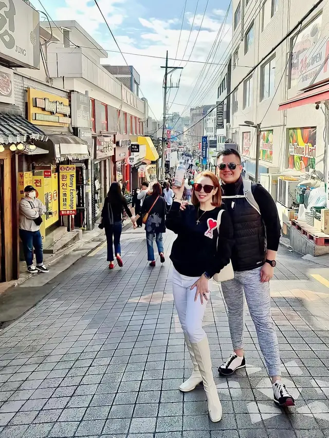 7 Potret Seleb Liburan di Korea Selatan, Jovi Adhiguna Nyaris Datangi Halloween Itaewon