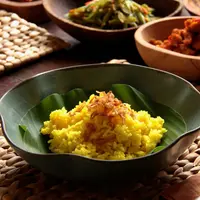 Ilustrasi nasi kuning./Copyright shutterstock.com/g/AriyaniTedjo