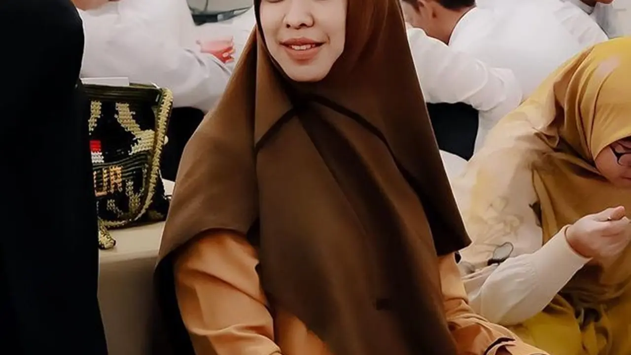 Momen Oki Setiana Dewi Rayakan Ulang Tahun Bareng Santri, Penuh Syukur