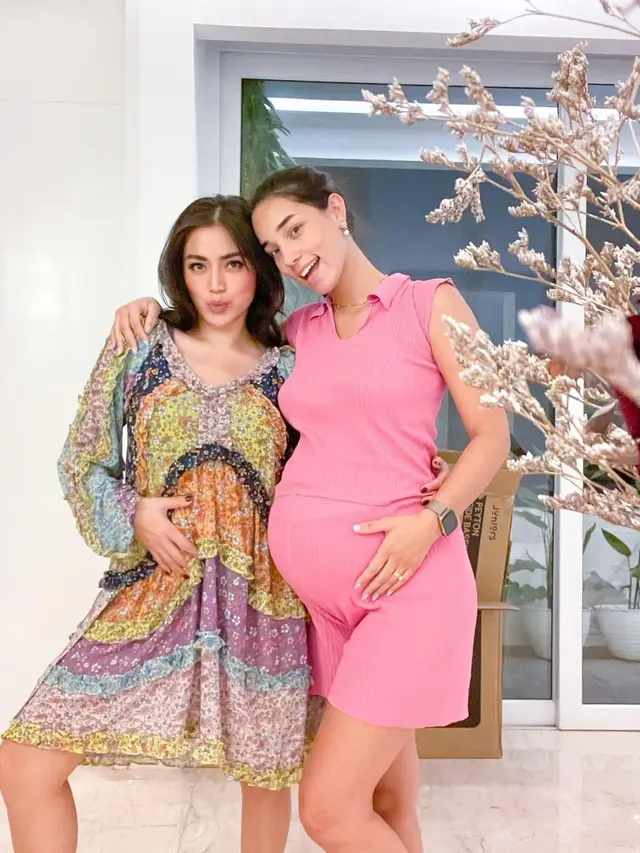 6 Potret Kebersamaan Jessica Iskandar dan Vanessa Lima, Kompak