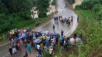 Jembatan yang menjadi jalur trans Sulawesi di wilayah Kecamatan Asera Kabupaten Konawe Utara putus, Minggu (9/6/2019). (Liputan6.com/ Ahmad Akbar)