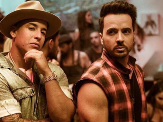 Editor Says Aisyah Jatuh Cinta Pada Jamilah Vs Despacito News Entertainment Fimela Com Dj aisyah bojoku jatuh cinta pada jamilah tik tok full bass 2018 mp3 duration 15:20 size 35.10 mb / 14_jtd3e_ m. aisyah jatuh cinta pada jamilah vs