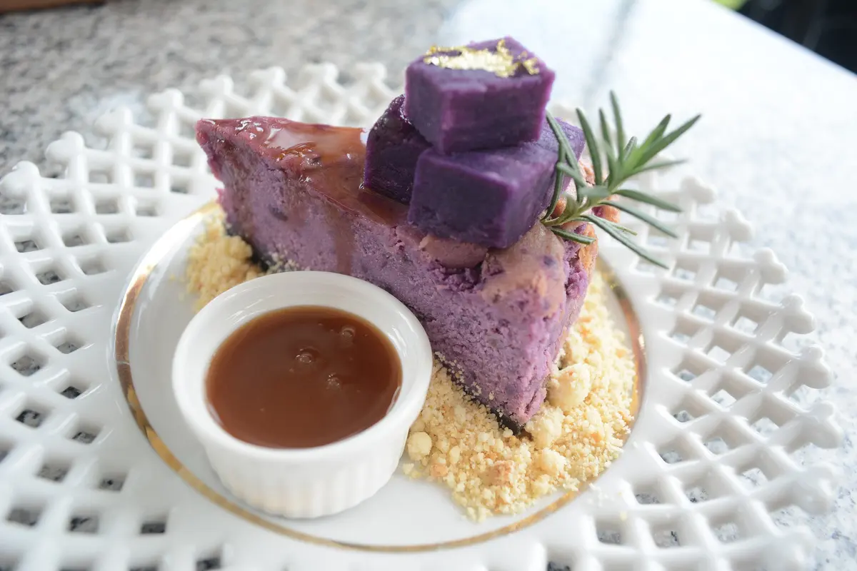 Chiffon Cake Ubi Ungu