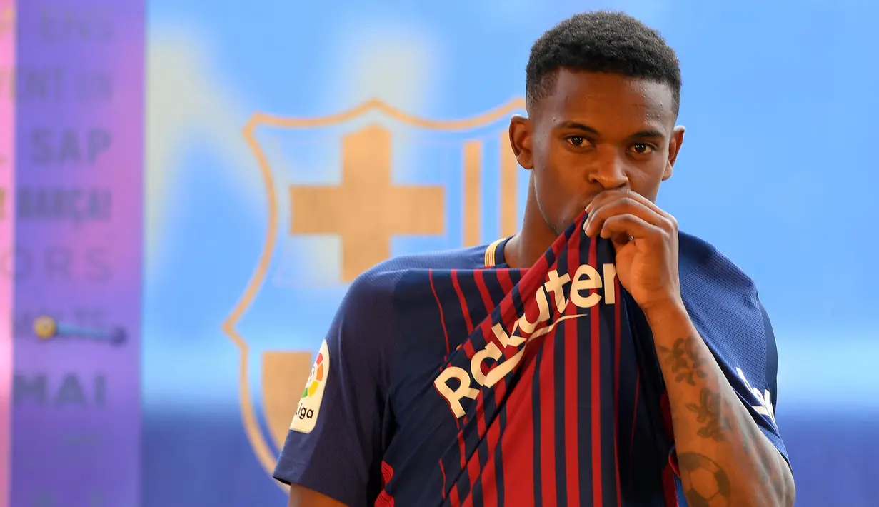 Barcelona merekrut Nelson Semedo dari Benfica dengan harga 26,2 juta poundsterling. (AFP/Lluis Gene)