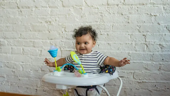 Baby Walker Dilarang Digunakan, Ini Alasannya Secara Medis