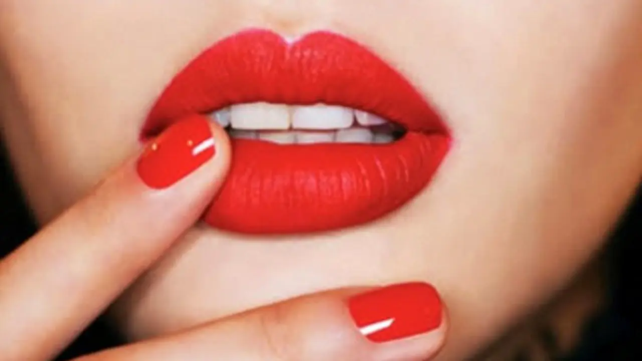 Ini Tipsnya Menghapus Lipstik di Bibir Sampai Bersih