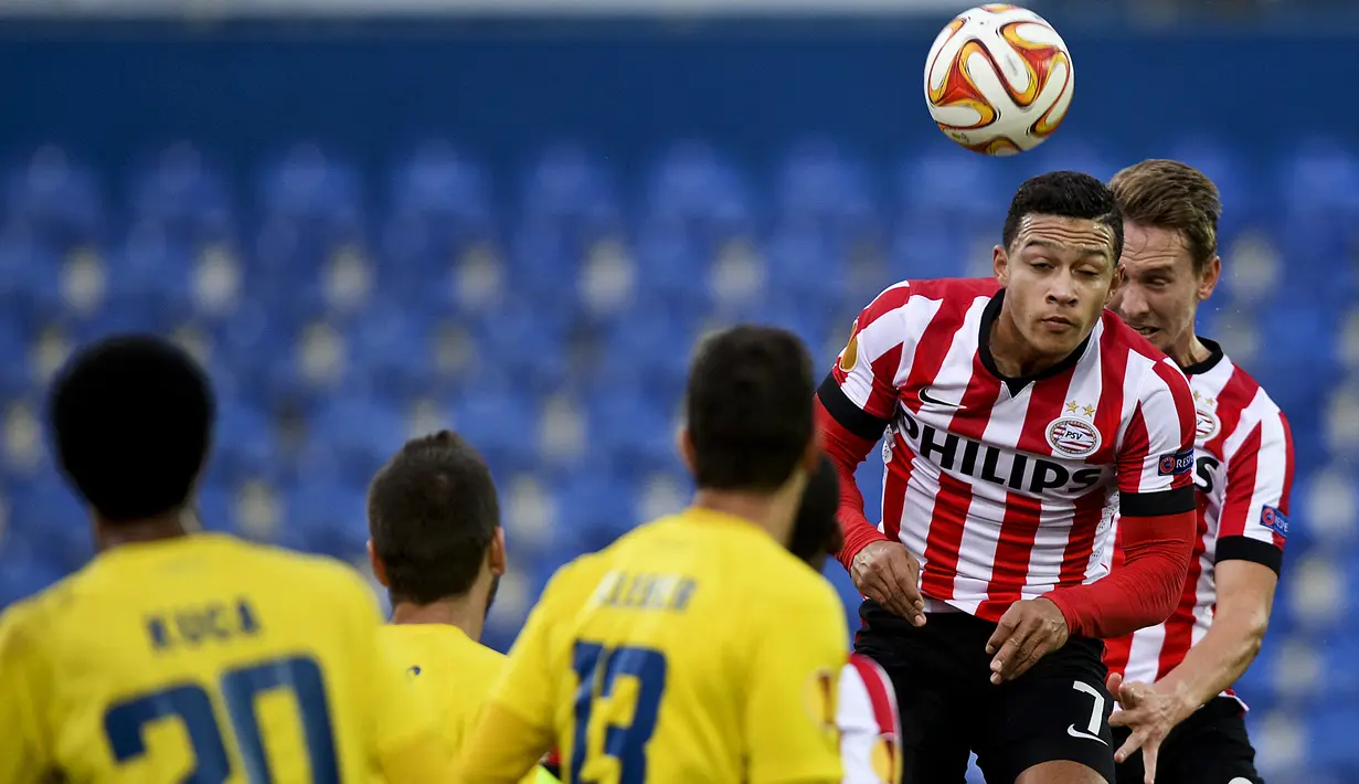 Memphis Depay. Striker Belanda berusia 28 tahun yang sejak awal musim 2021/2022 memperkuat Barcelona ini tercatat menjadi penjualan termahal ketiga PSV sepanjang sejarah. Memphis Depay yang pernah membela PSV selama 3,5 musim mulai pertengahan 2011/2012 hingga akhir musim 2014/2015 setelah dipromosikan dari PSV U-19 ini akhirnya dilepas ke Manchester United pada awal musim 2015/2016 dengan nilai transfer 34 juta euro atau setara Rp561 miliar. Bersama PSV ia total tampil dalam 124 laga di semua ajang dengan torehan 50 gol dan 29 assist. (AFP/Patricia De Melo Moreira)