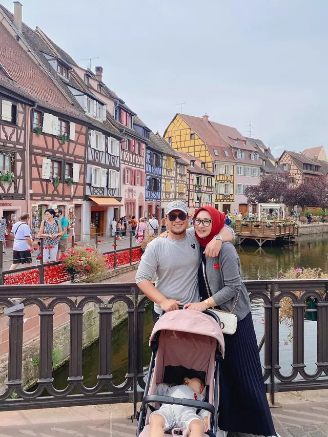 Tampil Stylish, Ini 7 Momen Liburan Keluarga Dian Pelangi Ke Prancis
