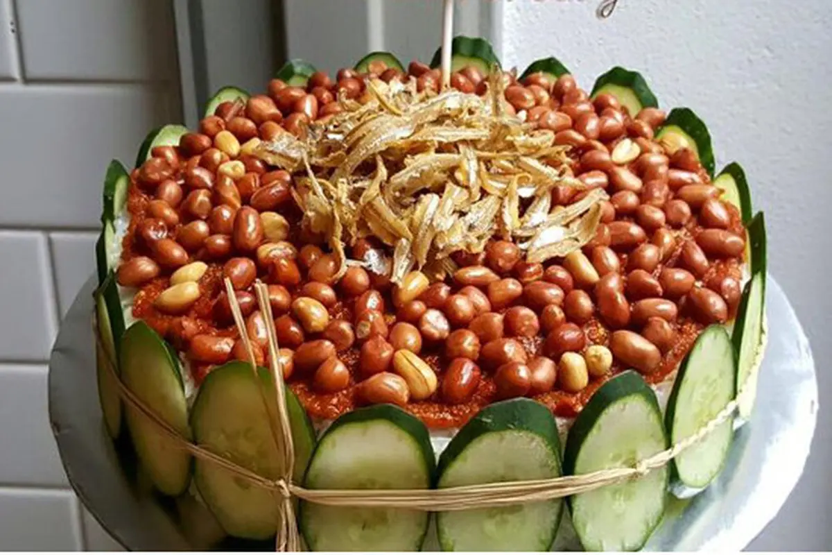 Tren, Kue Ulang Tahun dari Nasi Uduk, Apa Uniknya?