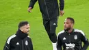 Pemain Besiktas Istanbul Michy Batshuayi berlatih saat sesi latihan terakhir jelang menghadapi Borussia Dortmund pada pertandingan Grup C Liga Champions di Dortmund, Jerman, 6 Desember 2021. (AP Photo/Martin Meissner)