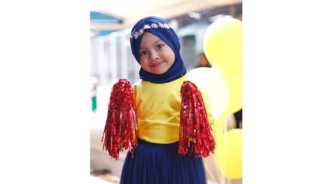 Jarang Tersorot, Ini 6 Potret Zulaiha Putri Sulung Ustaz Riza Muhammad