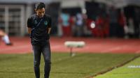 Pelatih PSS Sleman, Seto Nurdiantoro dalam laga pekan ke-2 BRI Liga 1 2022/2023 antara RANS Nusantara FC melawan PSS Sleman di Stadion Pakansari, Bogor, Jumat (29/7/2022) malam WIB. (Bola.com/M Iqbal Ichsan)