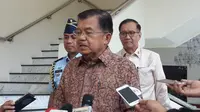 Wapres Jusuf Kalla bicara soal pernyataan Amien Rais yang meminta menteri PAN mundur dari kabinet, Selasa (25/7/2017). (Liputan6.com/Putu Merta Surya Putra)