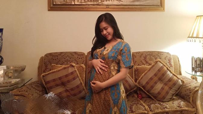 Potret Tiara Amalia, istri Ginanjar tengah hamil anak pertamanya. (Sumber: Instagram/@tiaraamalia97)