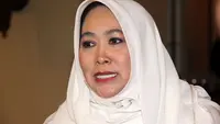Bagi Jenny Rachman, membahagiakan anak-anak yatim piatu merupakan hal yang wajib dilakukannya
