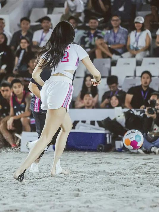 [Instagram/anyageraldine]