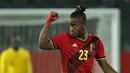 Pemain Belgia, Michy Batshuayi, merayakan gol pertamanya ke gawang Swiss dalam pertandingan uji coba Internasional di Stadion King Power, Belgia, Kamis (12/11/2020) dini hari WIB. Belgia mengalahkan Swiss 2-1. (AP Photo/Francisco Seco).