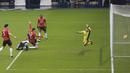 Pemain West Bromwich Albion, Mbaye Diagne, mencetak gol ke gawang Manchester United pada laga Liga Inggris di Stadion Hawthorns, Minggu (14/2/2021). Kedua tim bermain imbang 1-1. (Nick Potts/Pool Photo via AP)