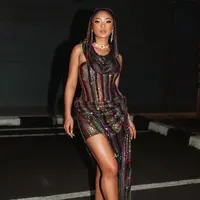 Marion Jola juga terlihat mengenakan hooded gown. Tak kalah menawan, Marion Jola mengenakan gaun tudung dari ADITH Official. Foto: Instagram.