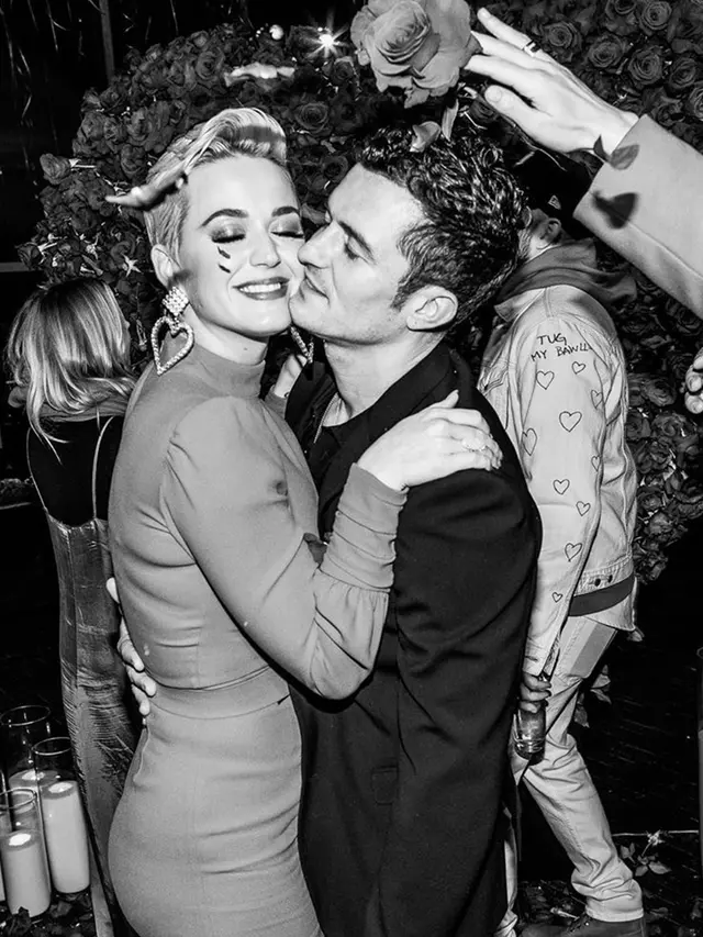 Umumkan Kehamilan, Ini 6 Potret Kemesraan Katty Perry dan Orlando Bloom