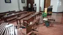 Sejumlah fasilitas rusak usai penyerangan yang terjadi di Gereja Santa Lidwina Bedog, Trihanggo, Sleman, Yogyakarta, Minggu (11/2). Pelaku menyerang sejumlah umat dan merusak benda-benda dengan senjata tajam. (Liputan6.com/Arya Manggala)