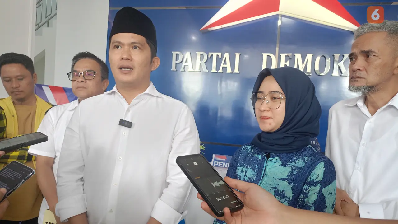 Fitron Nur Ikhsan dan Diana Jayabaya, Paslon Bupati dan Wabup Pandeglang. (Kamis, 23/05/2024). (Yandhi Deslatama/Liputan6.com).