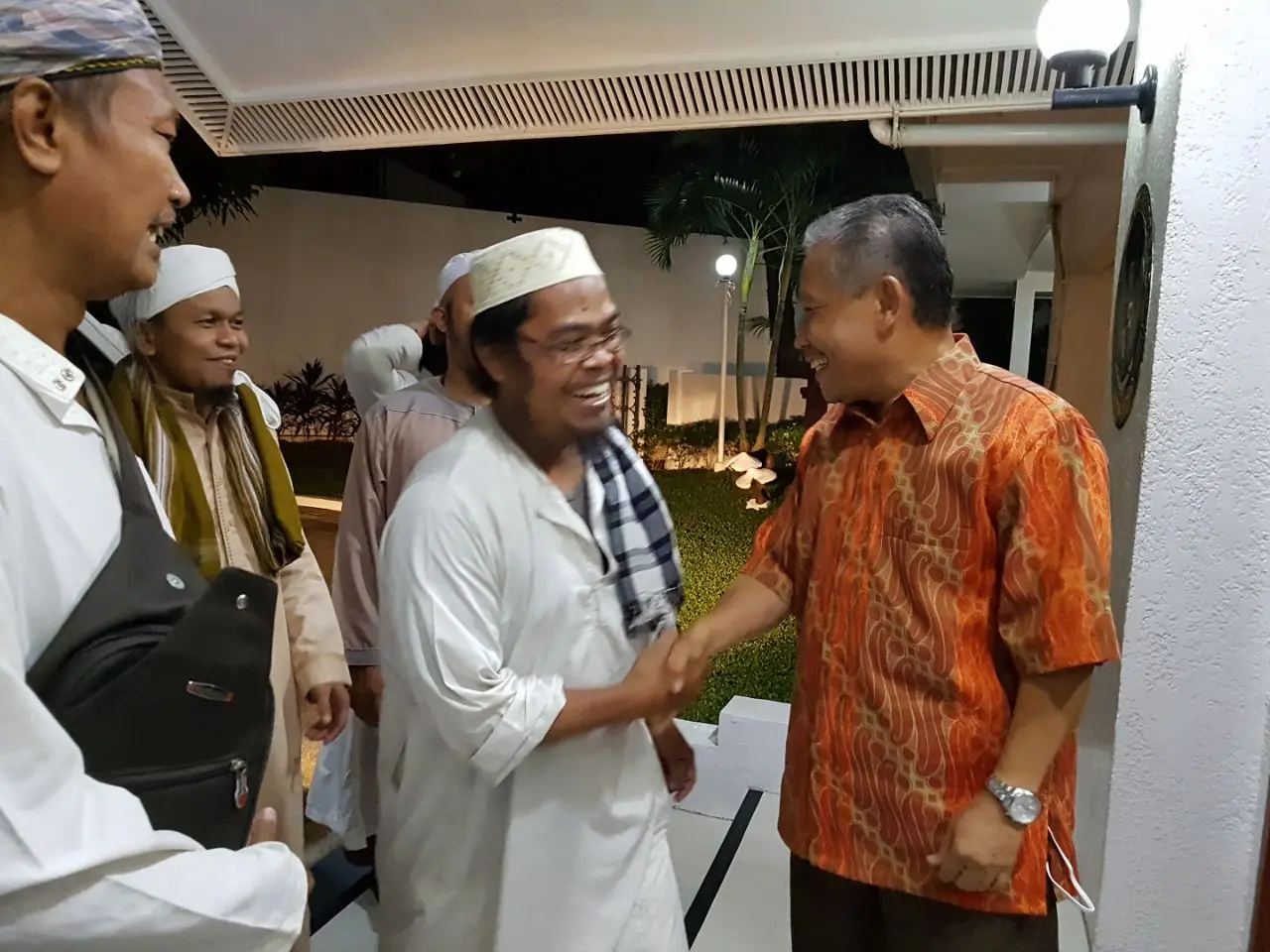 WNI di Marawi diterima oleh KJRI Davao (Foto: Direktorat PWNI Kemlu)