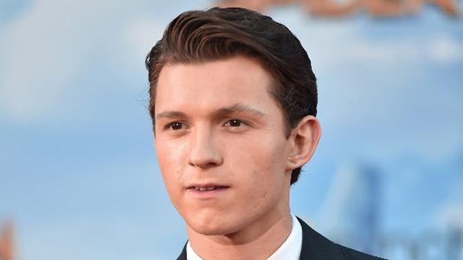 Get Wallpaper 5 Fakta Tom Holland Pemeran Peter Parker Di Spider Man Far From Desktop Wallpaper