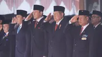 SBY bersama dua putranya, AHY dan Edy Baskoro upacara HUT RI di Pacitan. (Istimewa)