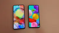 Tampilan bodi dengan kedua smartphone baru Samsung, Galaxy A71 (kiri) dan Galaxy A51 mengusung layar lebar dengan desain lubang di layar atau Infinity O (Liputan6.com/ Agustin Setyo W).