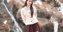 Dalam sebuah unggahan di media sosial, Sabrina tampil menawan dengan gaya yang sangat cocok dengan atmosfer musim dingin di Korea. [@sabrinachairunnisa_].
